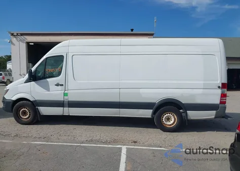 2014 Mercedes-Benz Sprinter 2500 High Roof из США, поврежденный, VIN WD3PE8DE6E5896247